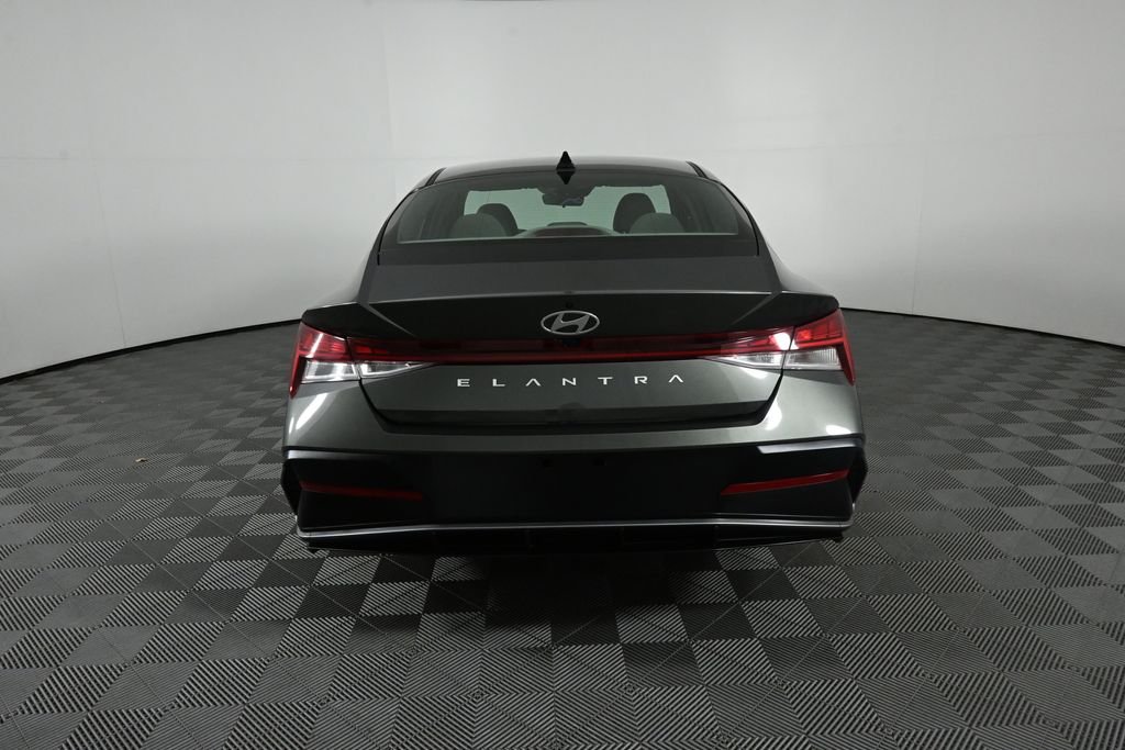 Used 2024 Gray Hyundai SEL image 27