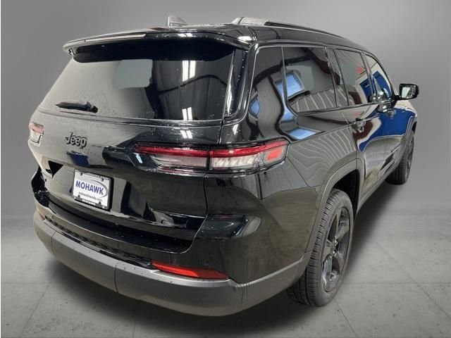 Used 2024 Diamond Black Crystal Pearlcoat Jeep Altitude X image 5