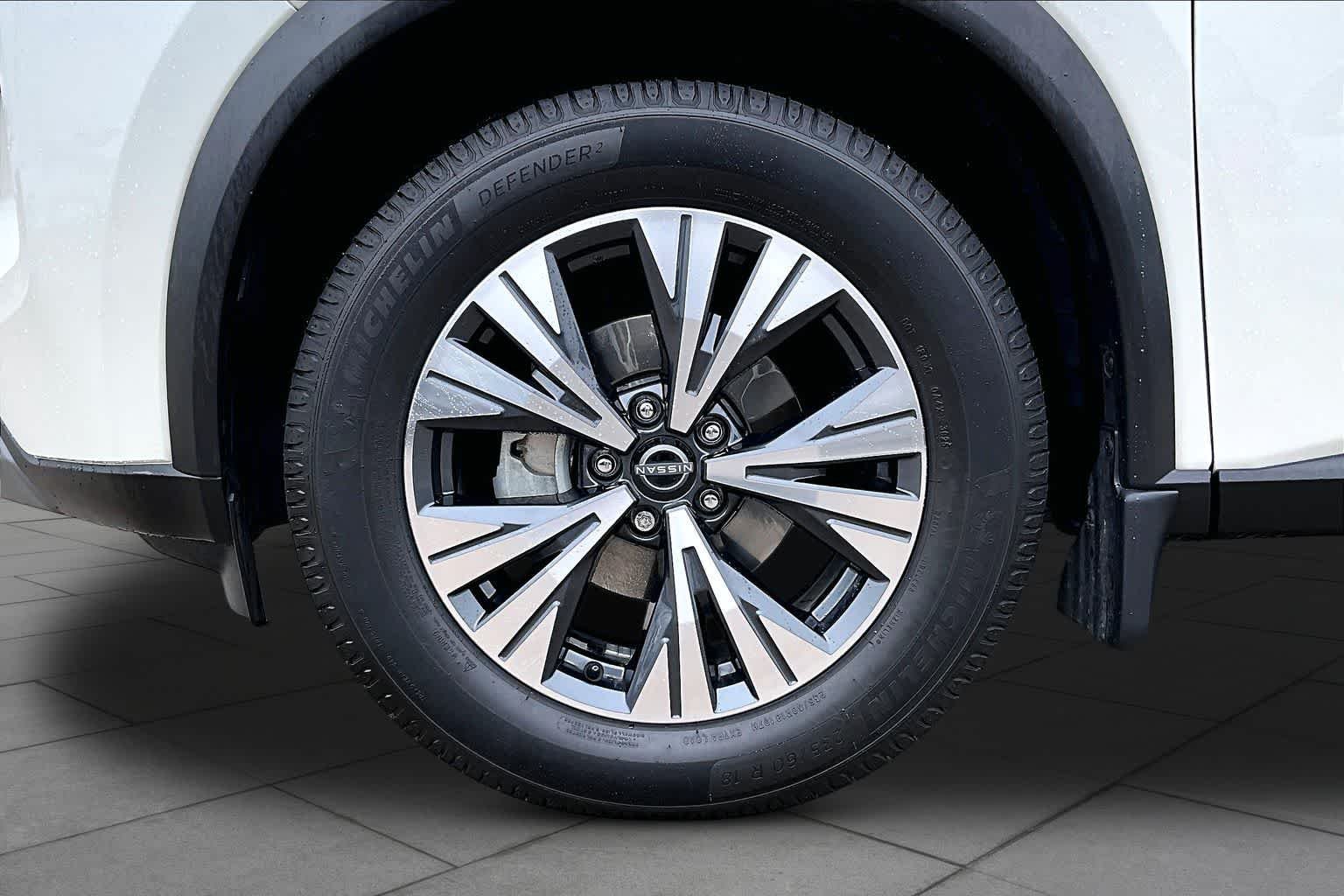 Used 2023 PEARL WHITE TRI Nissan SV image 11
