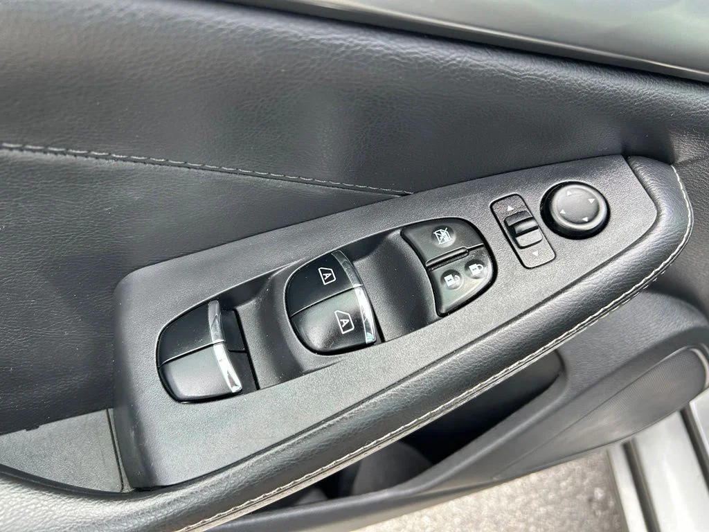 Used 2019 Gun Metallic Nissan 3.5 SV image 19