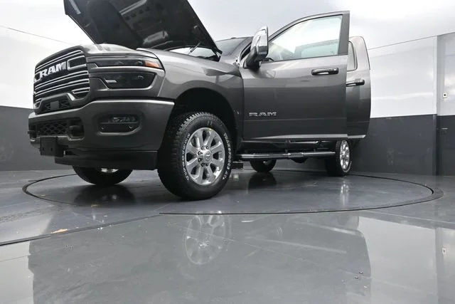 New 2026 Granite Crystal Metallic Clear-Coat Exterior Paint RAM Laramie image 32