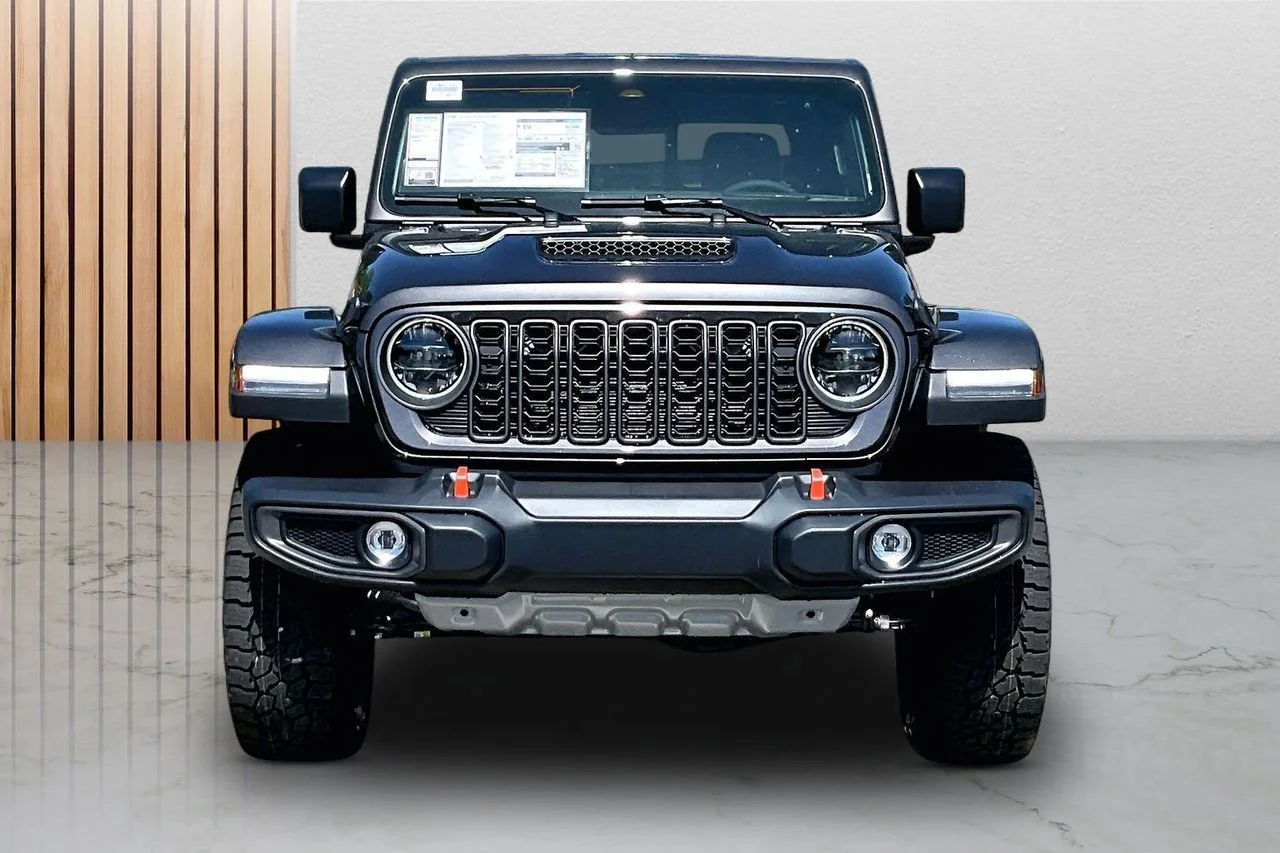 New 2026 Granite Crystal Metallic Clear-Coat Exterior Paint Jeep Mojave image 3