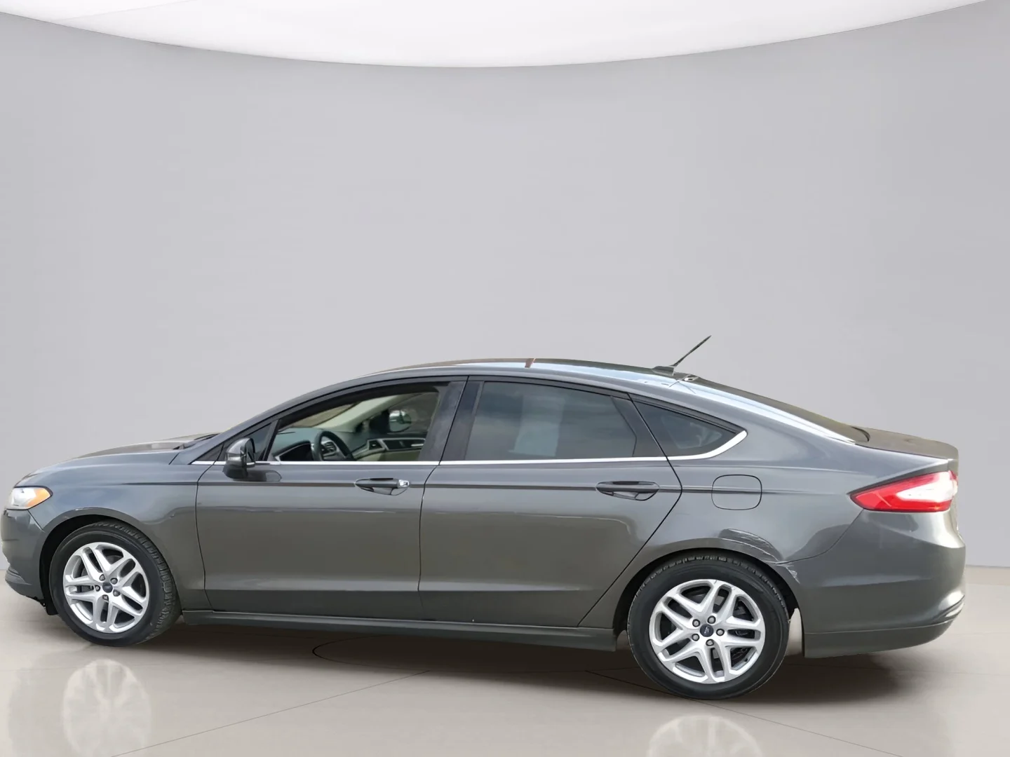 Used 2015 Gray Ford SE image 8