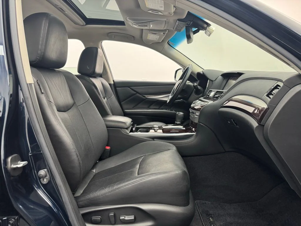 Used 2017 Hermosa Blue INFINITI 3.7X image 32