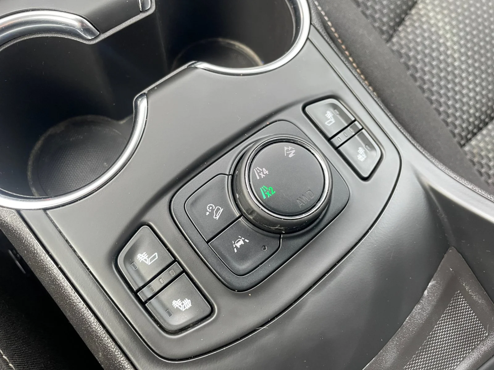 Used 2024 Black GMC SLE AWD image 21