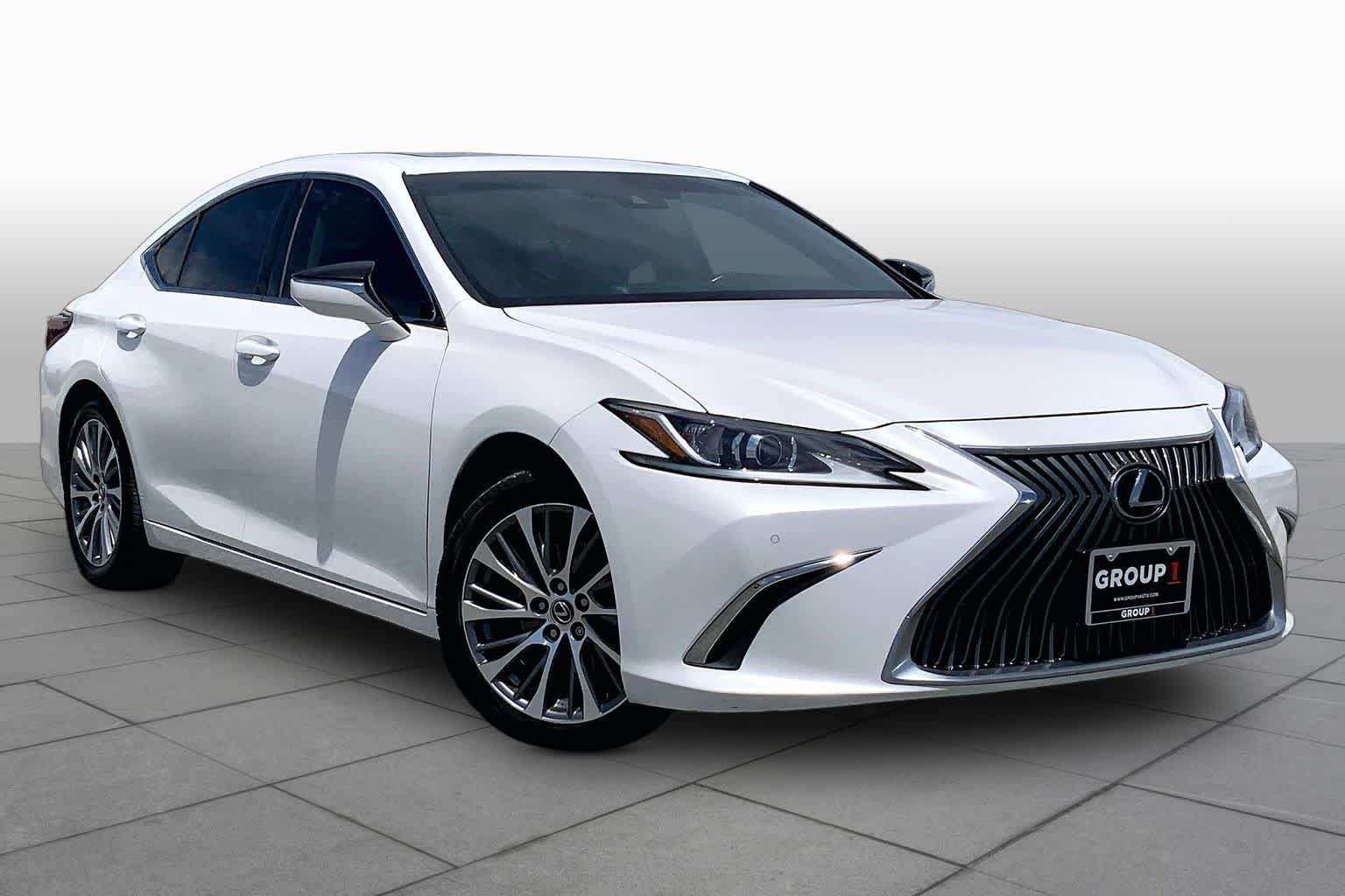 Used 2020 Eminent White Pearl Lexus  image 3