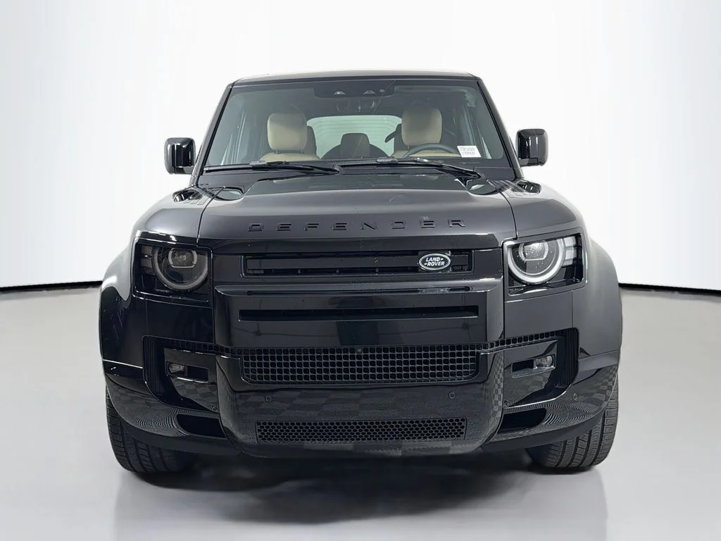 New 2026 Santorini Black Metallic Land Rover X-Dynamic SE image 2