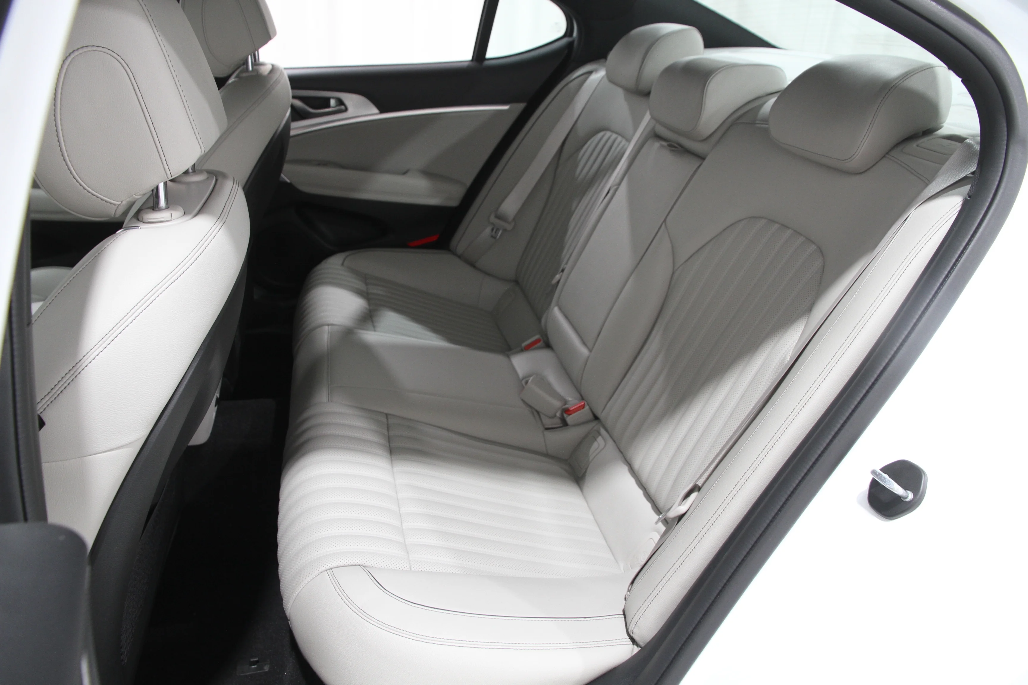 Used 2022 WHITE Genesis 2.0T image 21