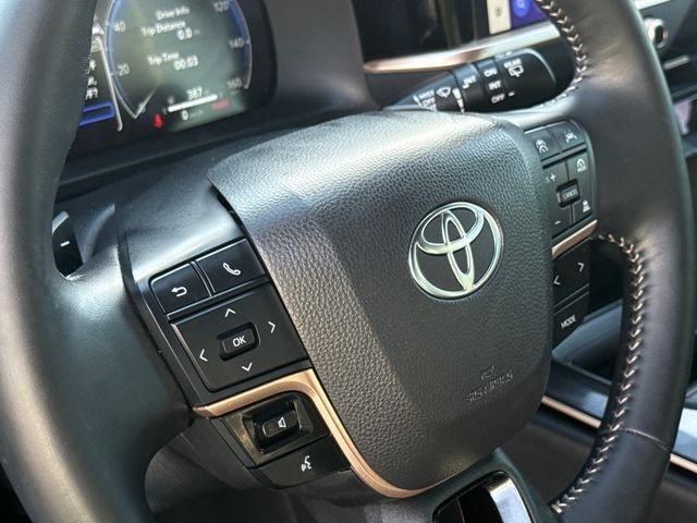 Used 2025 White Toyota XLE image 29