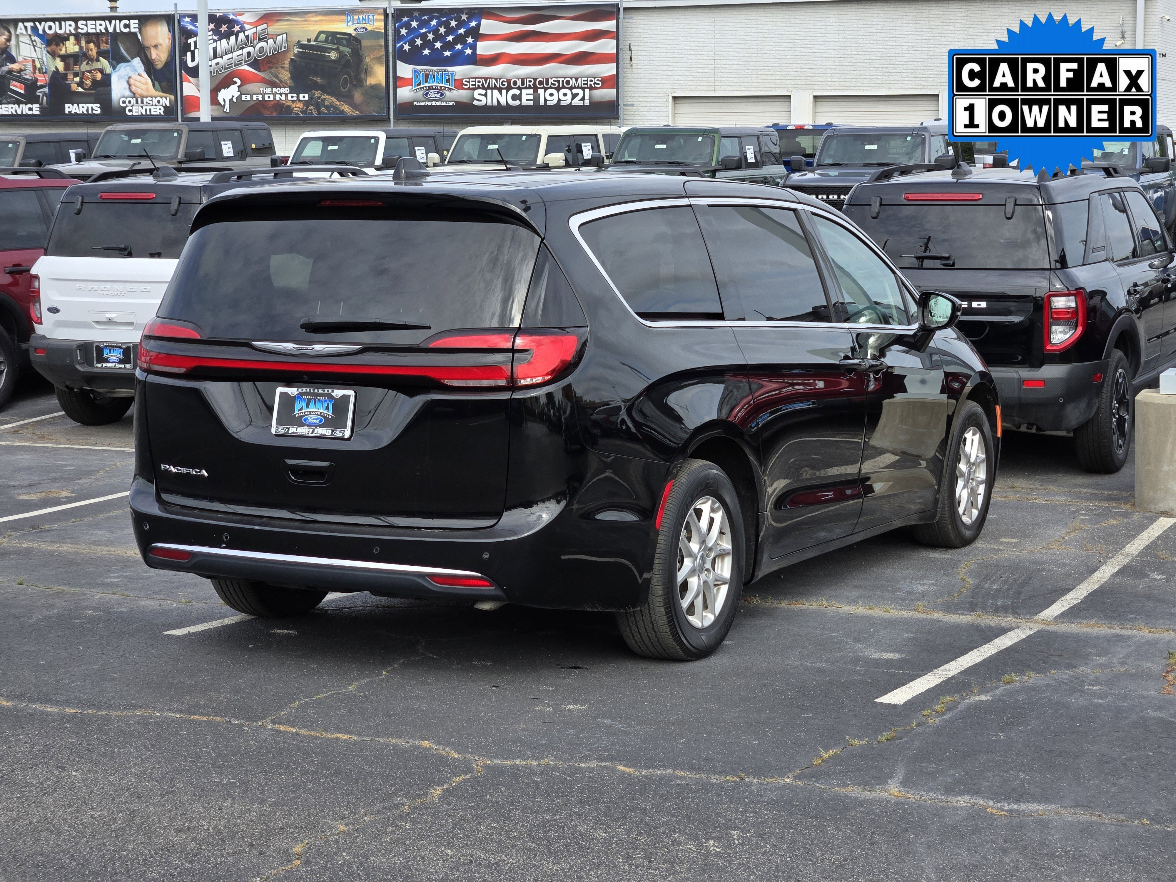 Used 2024 Diamond Black Chrysler Touring L image 7
