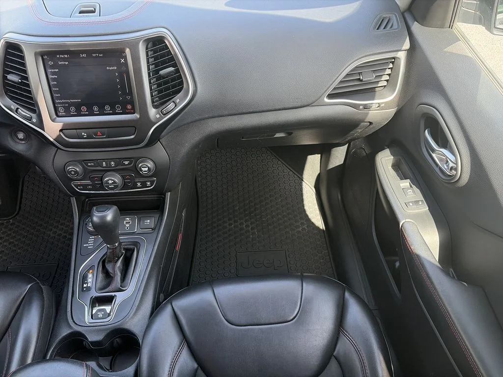 Used 2019 Gray Jeep Trailhawk image 18
