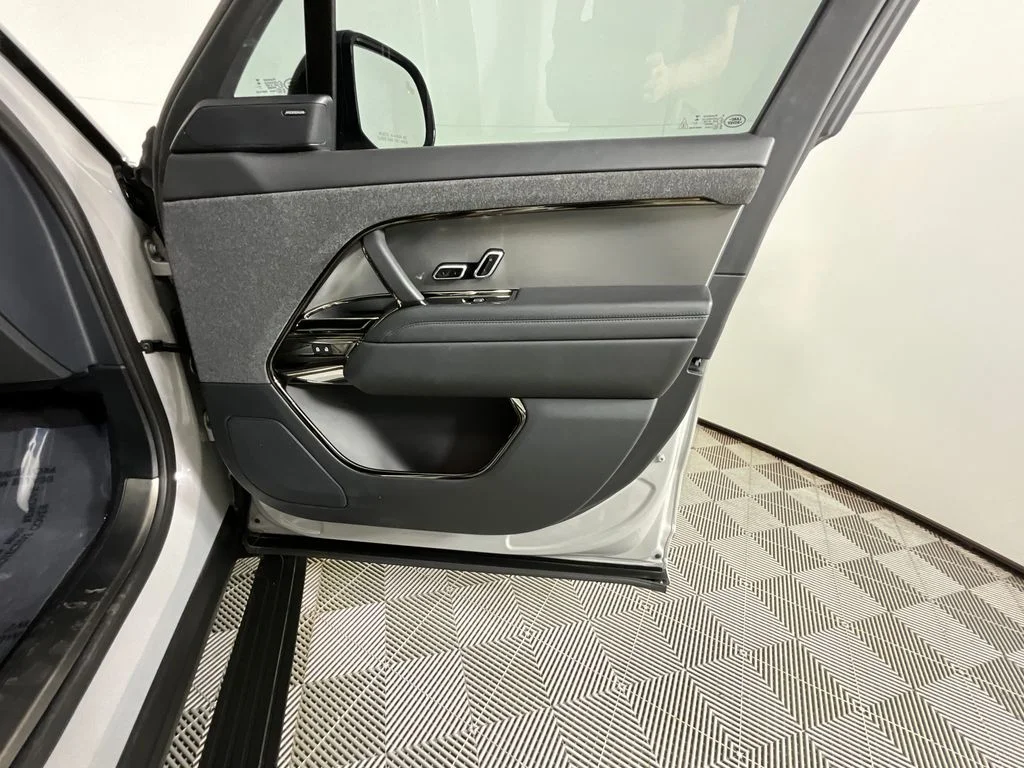 Used 2024 Gray Land Rover Dynamic SE image 21