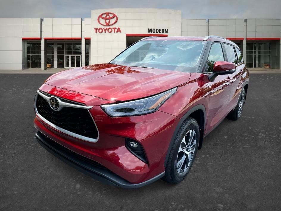Used 2026 Ruby Flare Pearl Toyota XLE image 1