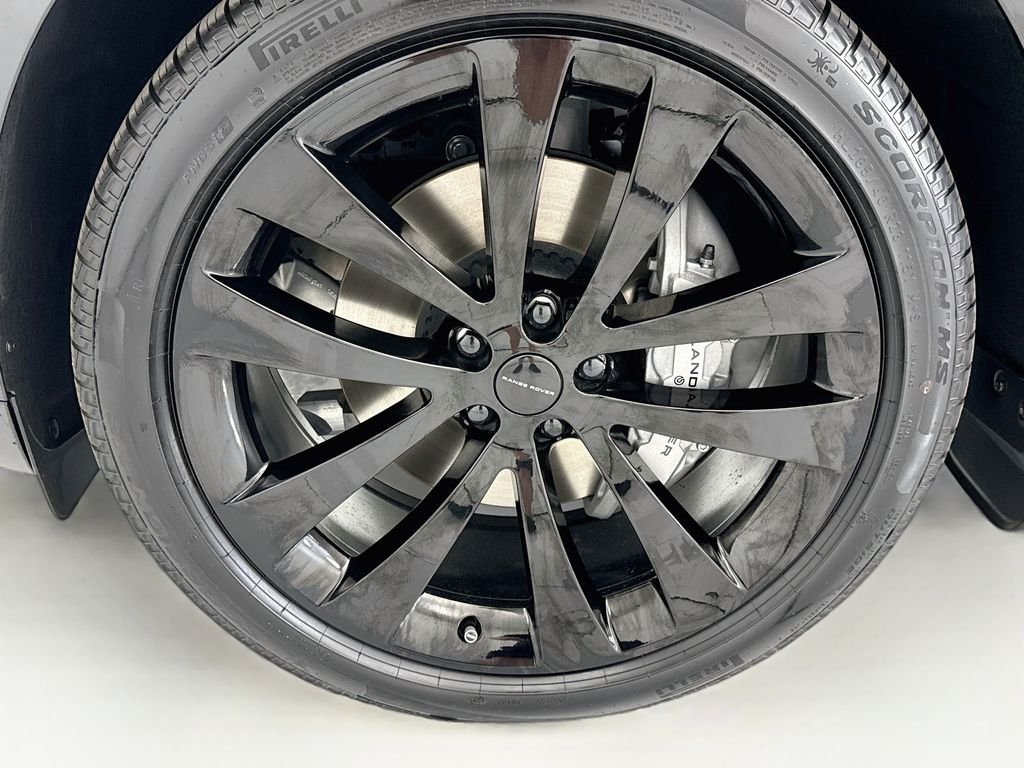 New 2026 Santorini Black Land Rover Dynamic SE image 29