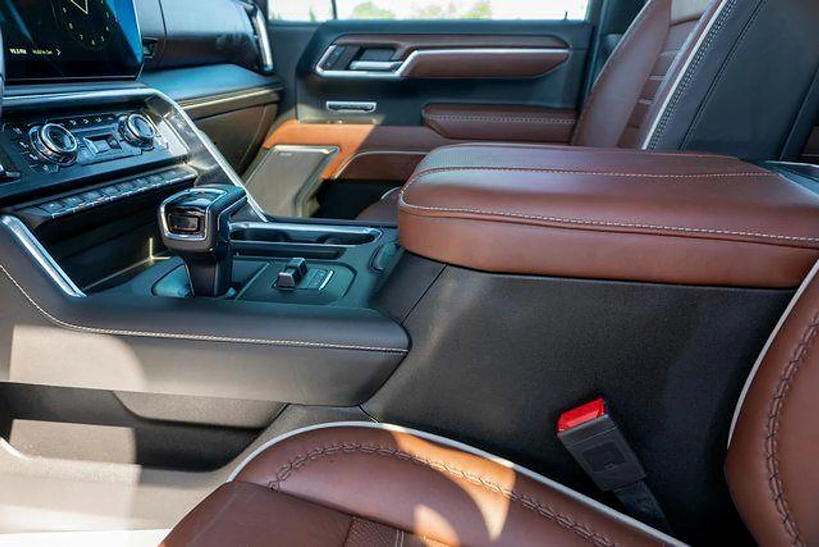 Used 2023  GMC Denali Ultimate image 25
