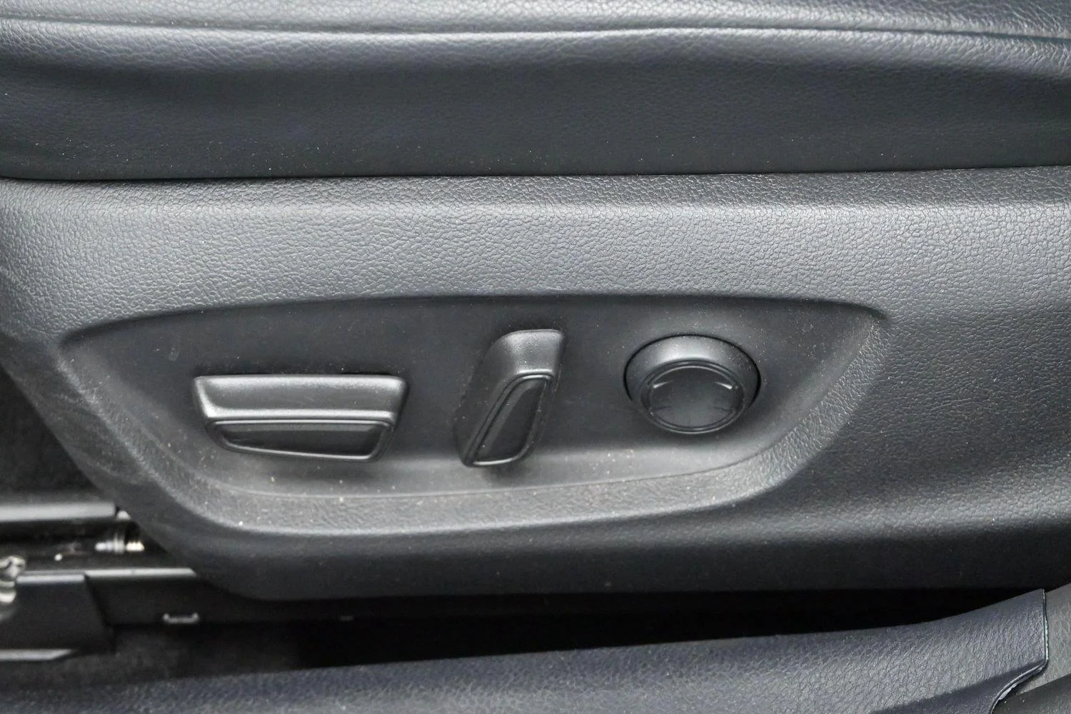 Used 2020 Celestial Silver Metallic Toyota SE image 13