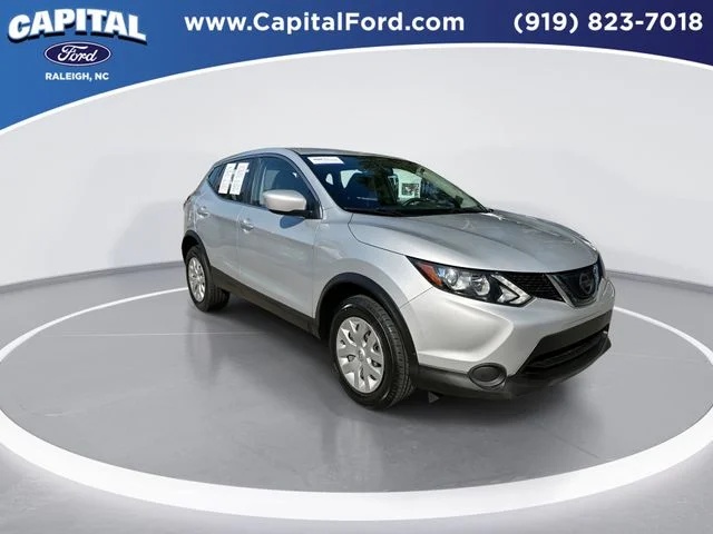 Used 2019 Silver Nissan S image 2