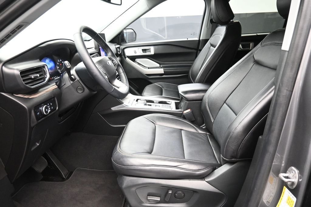 Used 2023 Gray Ford Limited image 21