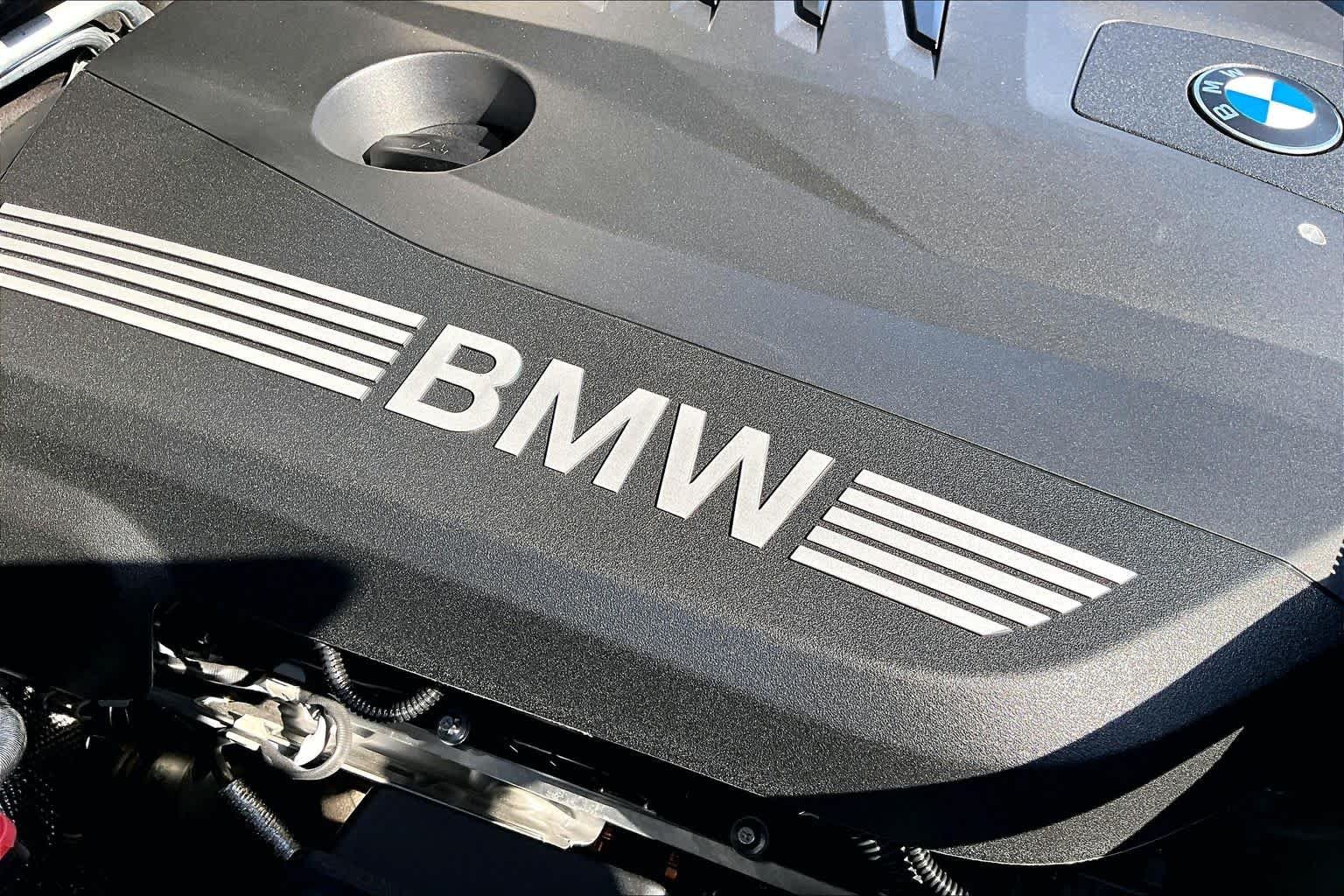New 2026 Mineral White Metallic BMW xDrive40i image 17