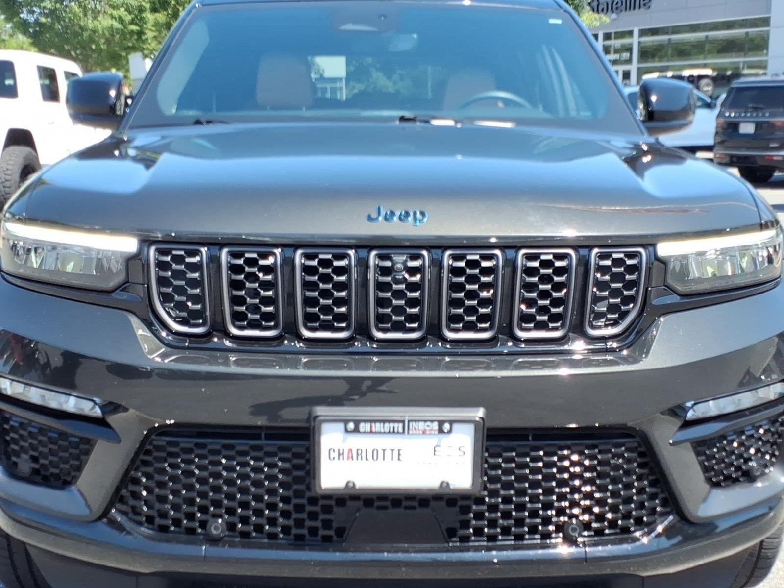 Used 2023 Rocky Mountain Pearlcoat Jeep Summit image 16