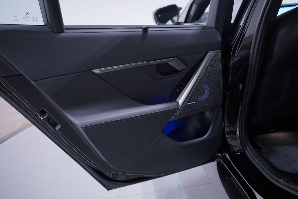 New 2027 Black Sapphire Metallic BMW Base image 22