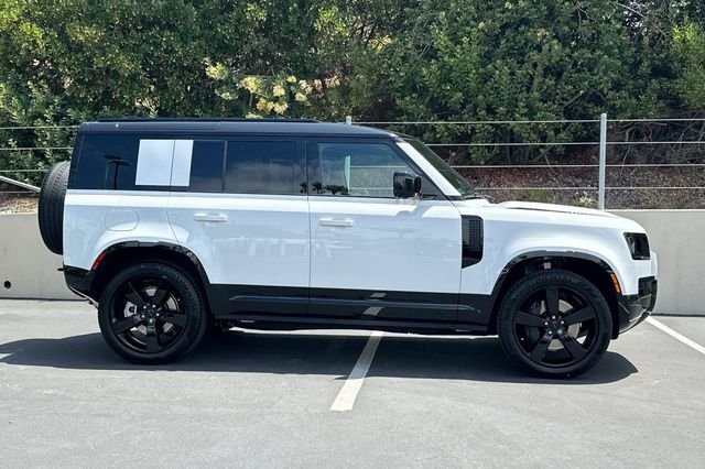 New 2026 White Land Rover X-Dynamic SE image 6