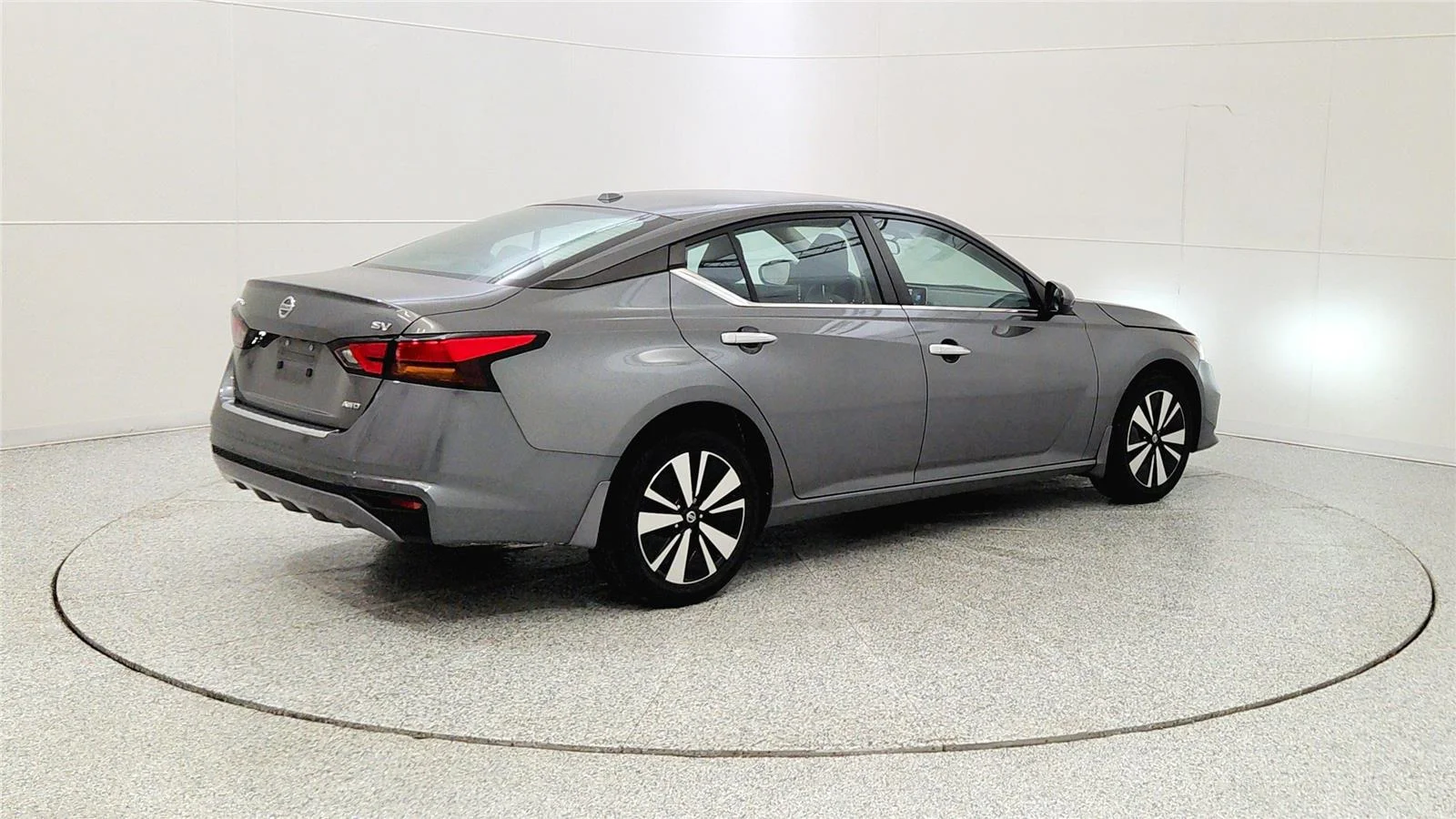 Used 2022 Gun Metallic Nissan 2.5 SV image 7