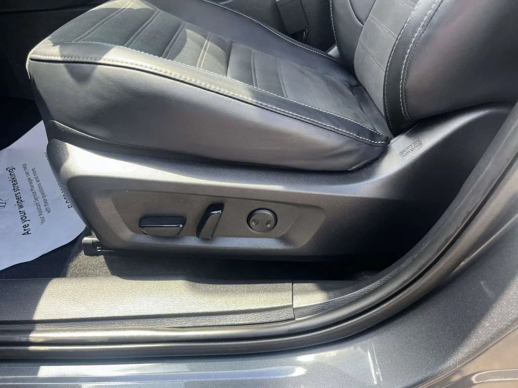 Used 2025 Gray Mitsubishi SE image 16