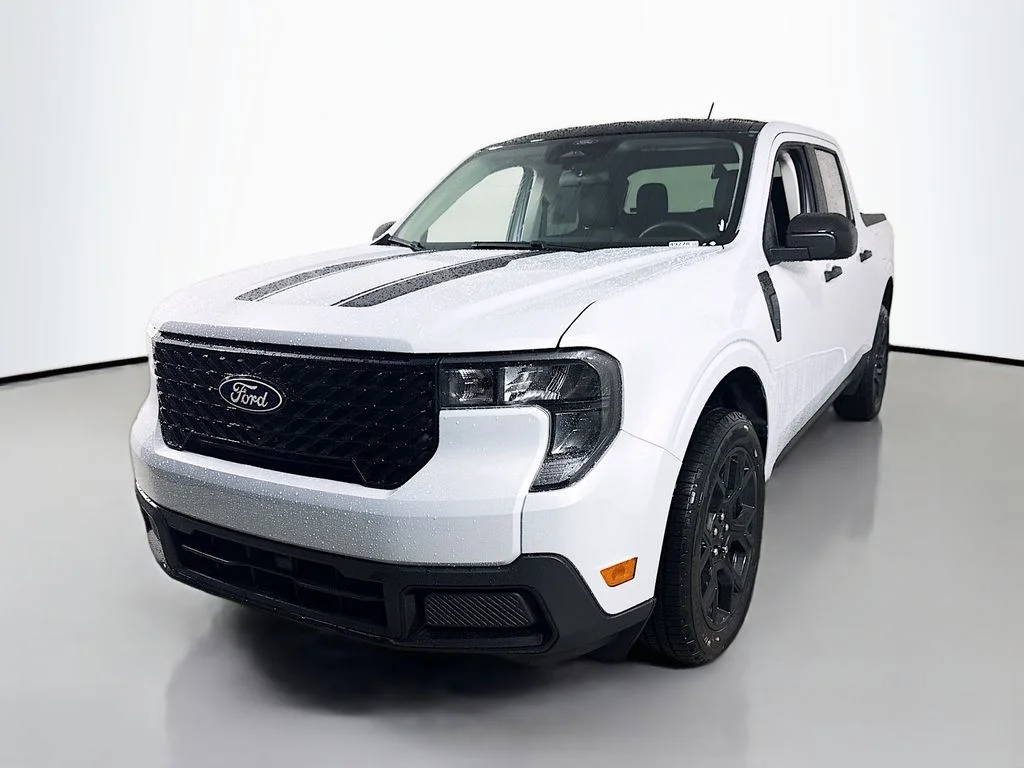 New 2026 Space White Metallic Ford XLT image 3