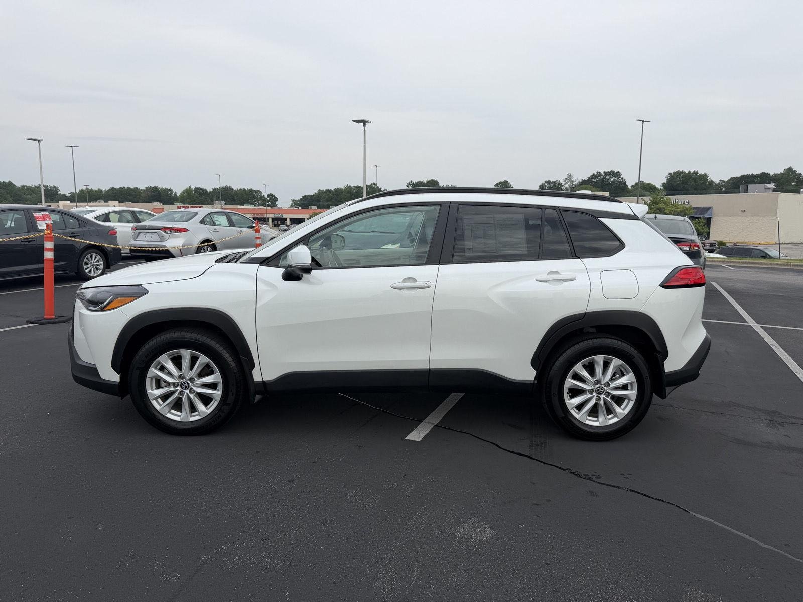 Used 2023 Wind Chill Pearl Toyota LE image 4