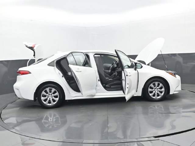 Used 2025 Ice Cap Toyota LE image 32