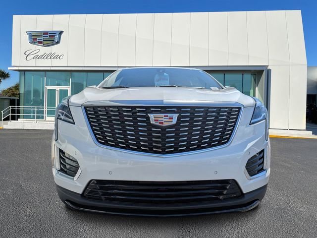 Certified Used 2025 Crystal White Tricoat Cadillac Luxury image 8