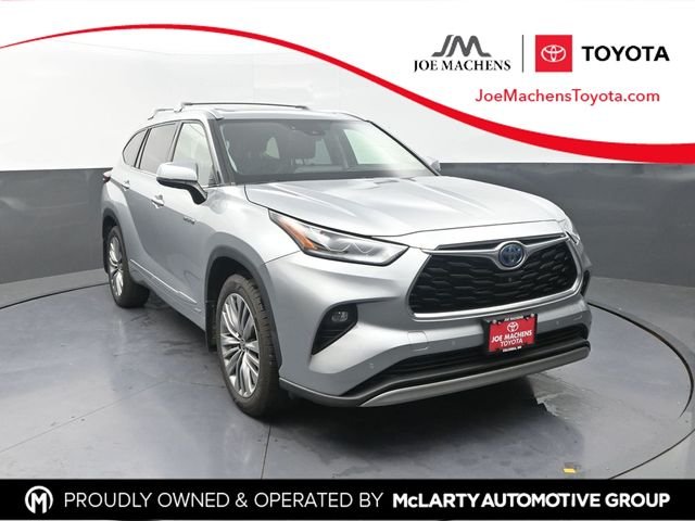 Used 2021 Silver Toyota Platinum image 1