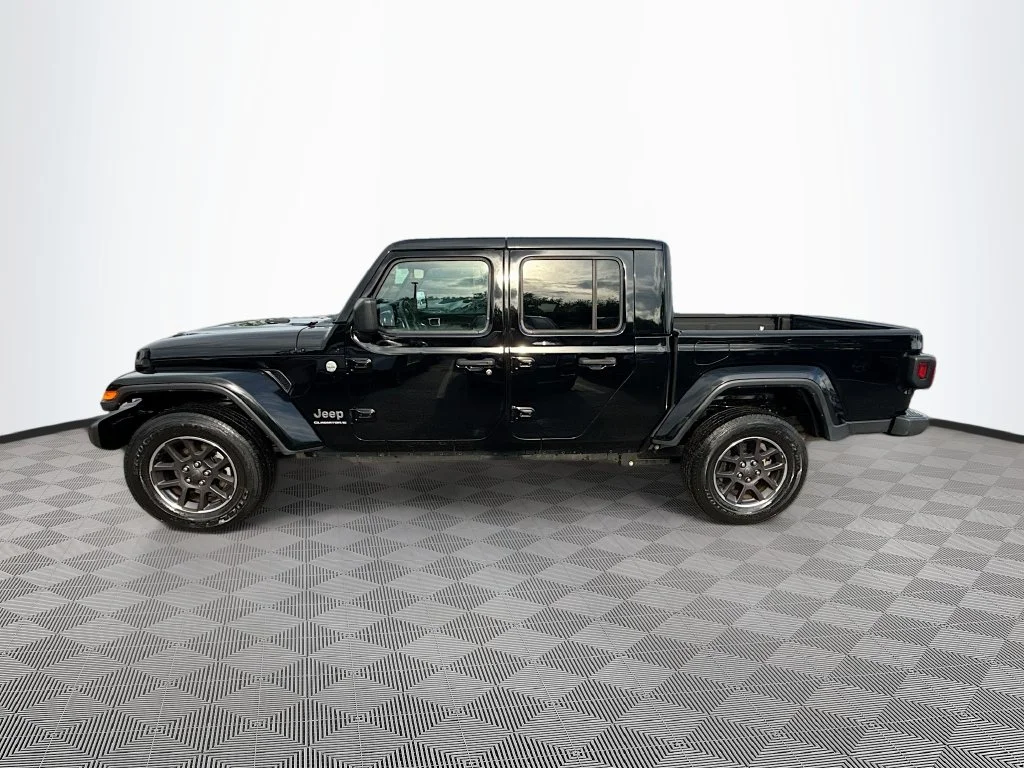Used 2023 Black Jeep Overland image 9