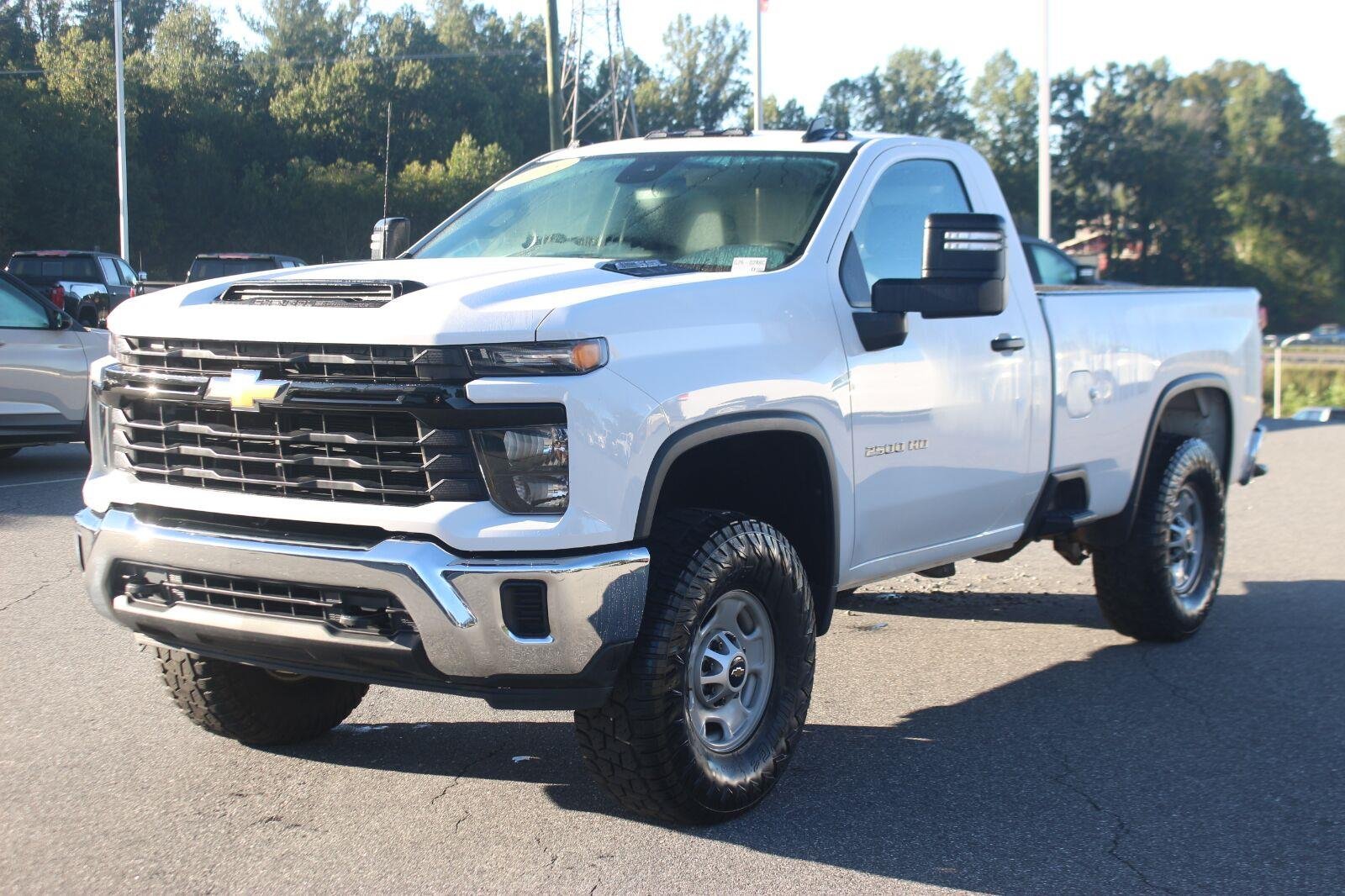 Used 2025 Summit White Chevrolet WT image 3