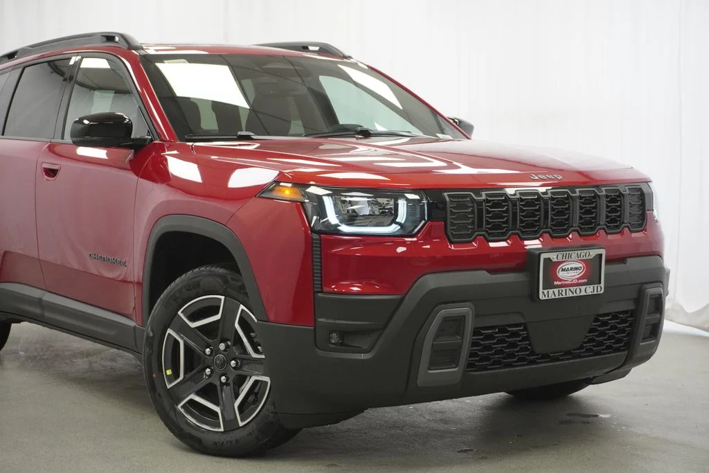 New 2026 Red Hot Pearl-Coat Exterior Paint Jeep Limited image 3