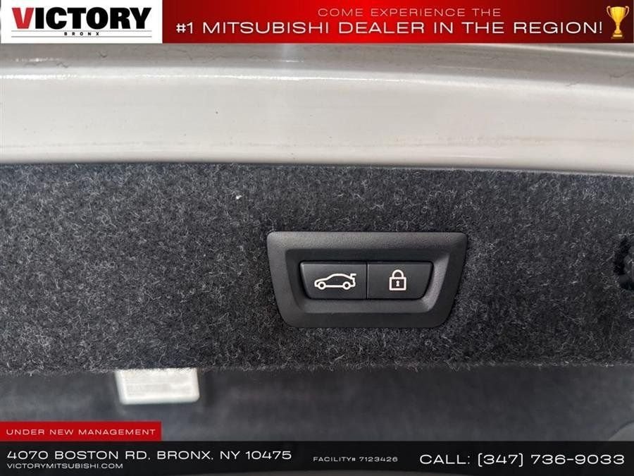 Used 2022 White BMW 530e iPerformance image 25