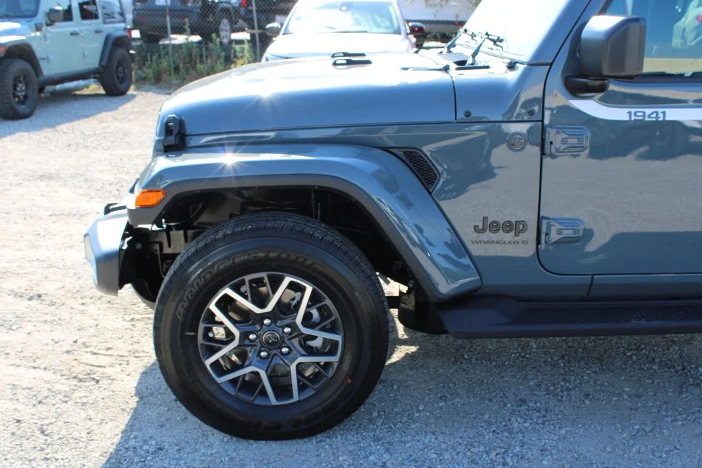 New 2026 Anvil Clear-Coat Exterior Paint Jeep Sahara image 7