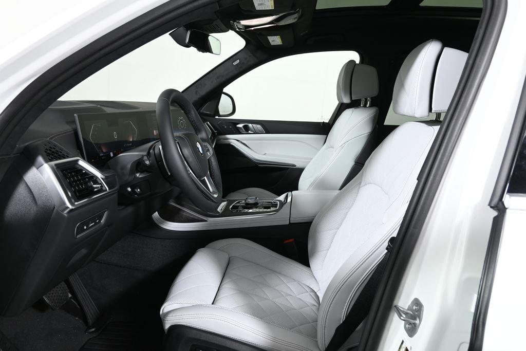New 2027 White Metallic BMW xDrive40i image 3