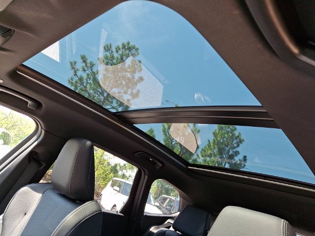 Used 2023 White BMW xDrive28i image 17