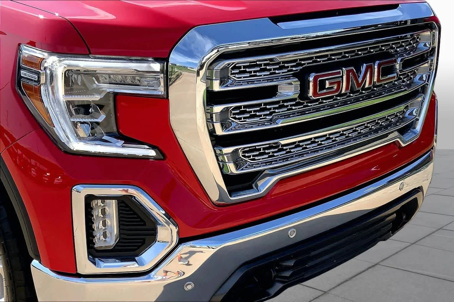 Used 2022 Cardinal Red GMC SLT image 29