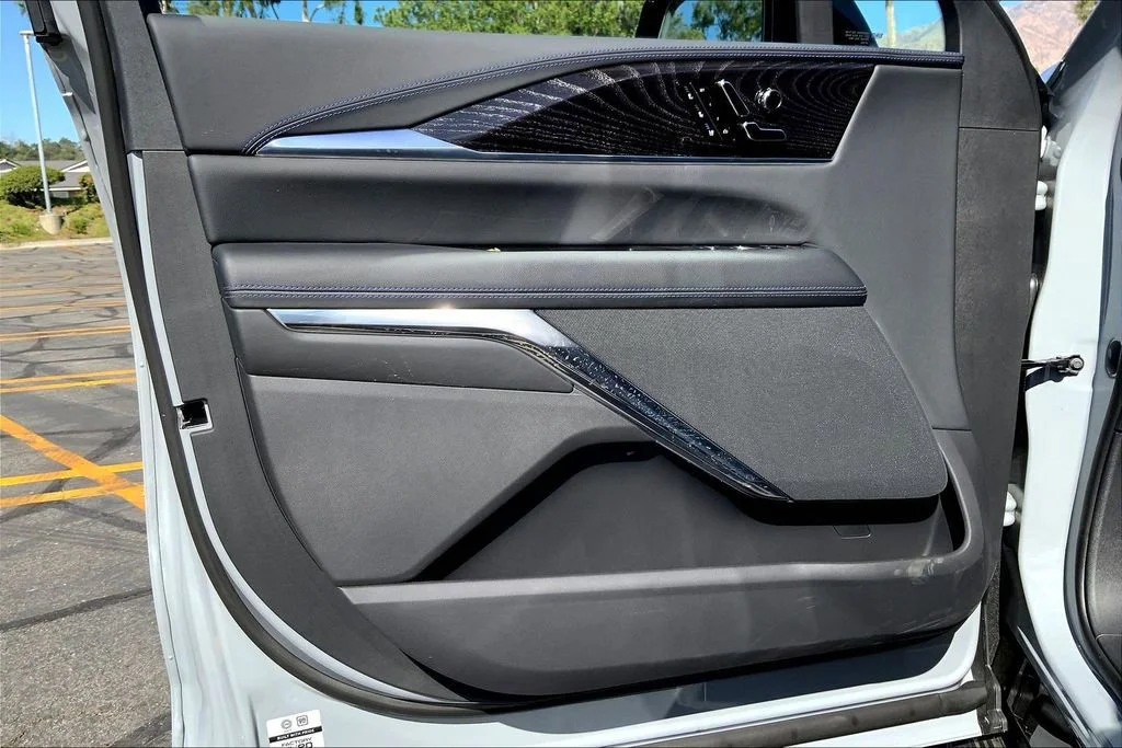 2026 Cadillac Escalade IQL Luxury - Photo 11