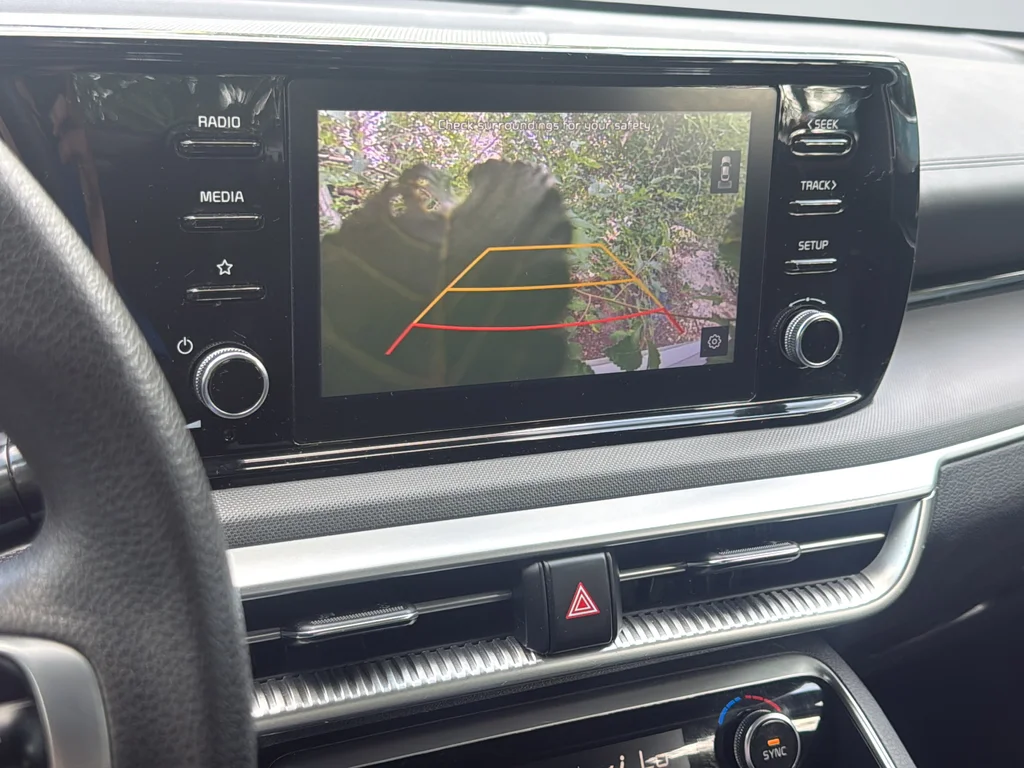 Used 2022 White Kia LXS image 15