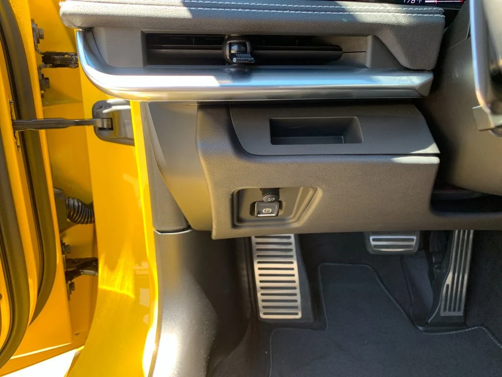 Used 2025 Yellow Chevrolet Stingray image 31