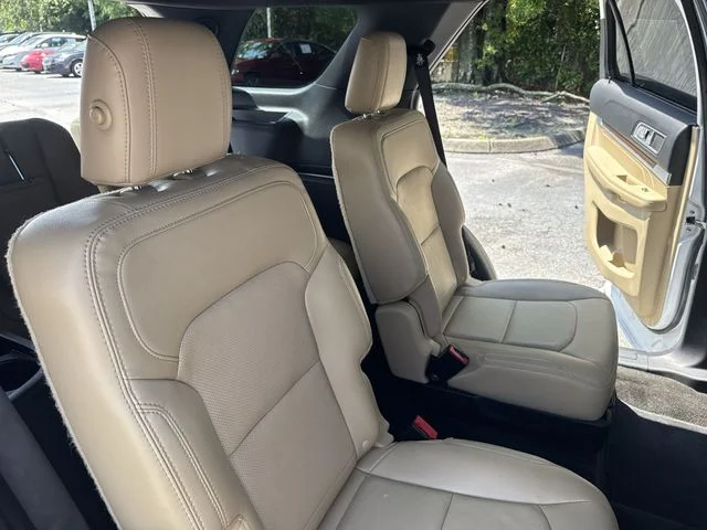 Used 2017 White Ford Limited image 11