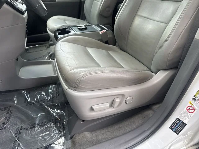 Used 2018 White Toyota XLE image 32