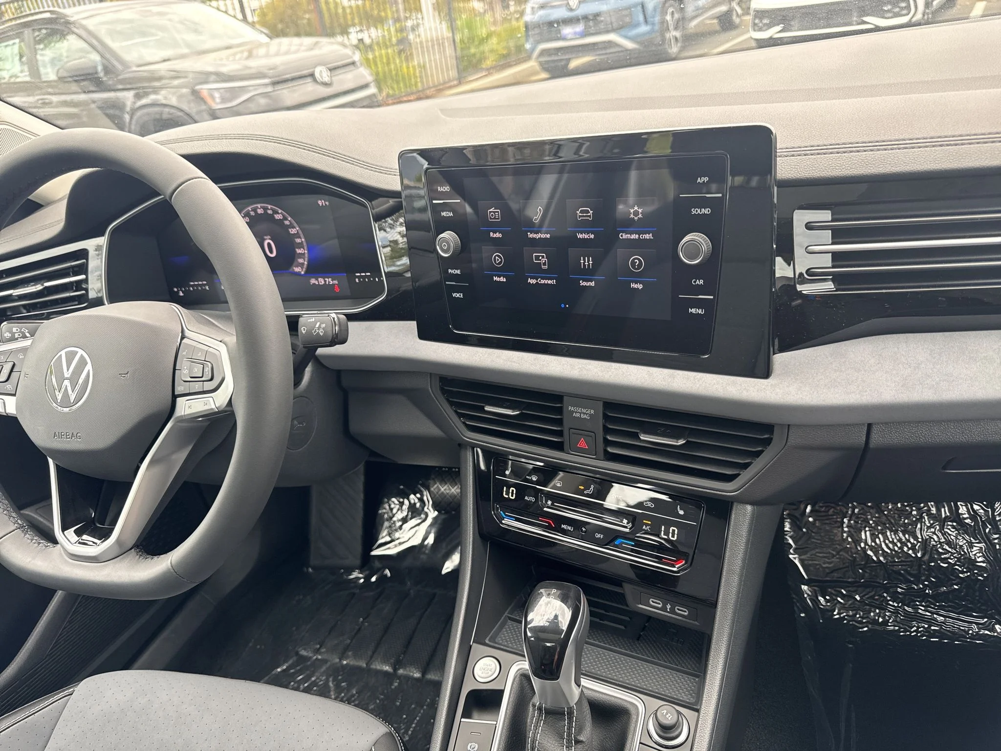 New 2026 Opal White Pearl Volkswagen SE image 24