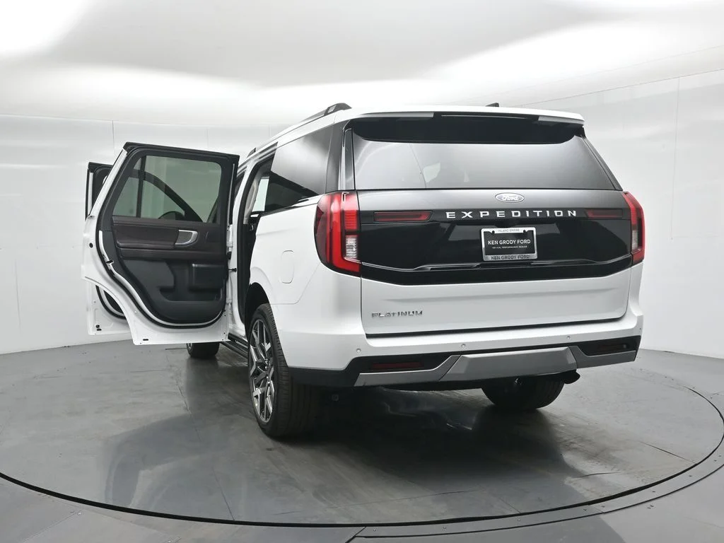 New 2025 Oxford White Ford Platinum image 34