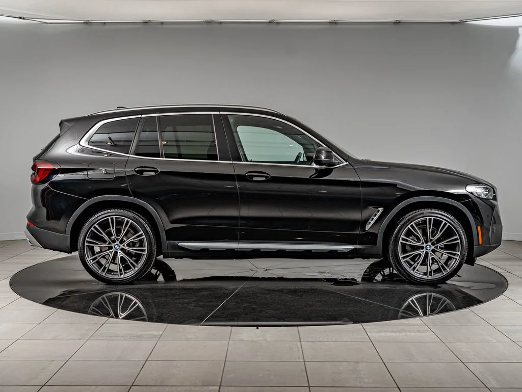 Used 2024 Jet Black BMW xDrive30i image 4
