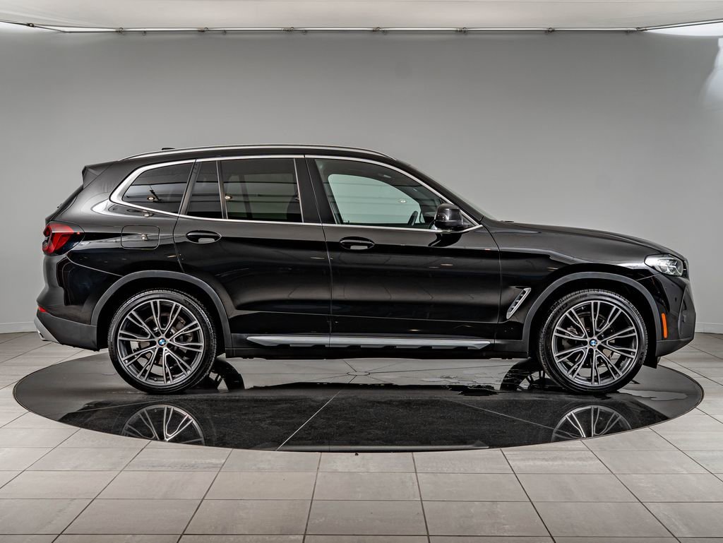 Used 2024 Jet Black BMW xDrive30i image 4